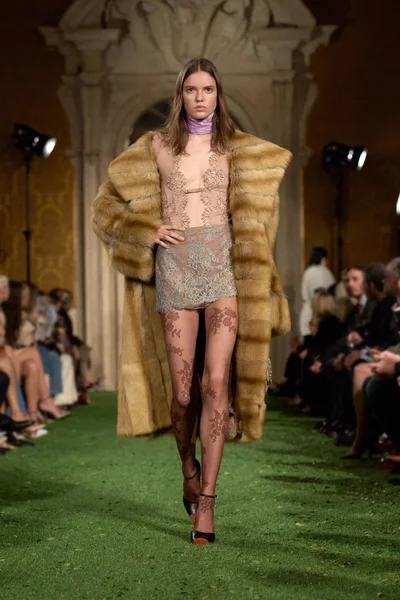 Look 73